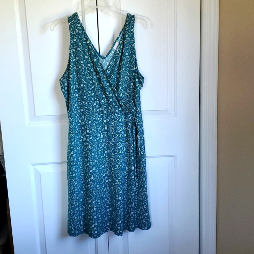 Perfect summer dress with sunflowers